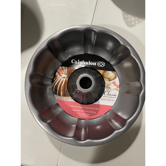 Calphalon Classic Nonstick Bundt Cake PanDurable & Dishwasher Safe